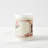 St. Faustinaの神の慈悲のピンクのバラ ボーンチャイナマグカップ (正面)