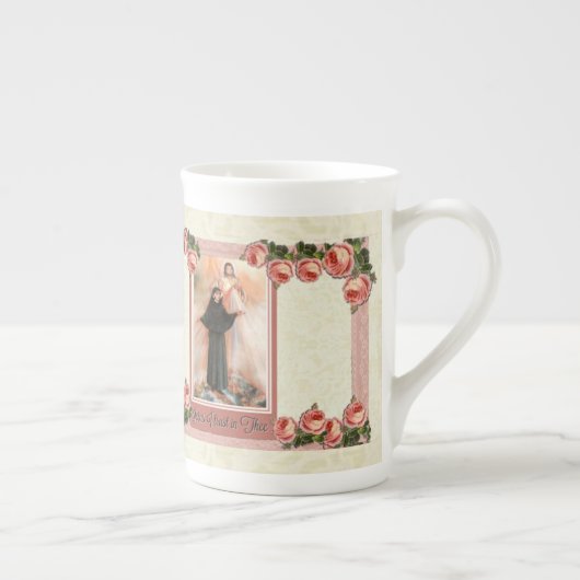 St. Faustinaの神の慈悲のピンクのバラ ボーンチャイナマグカップ (右)