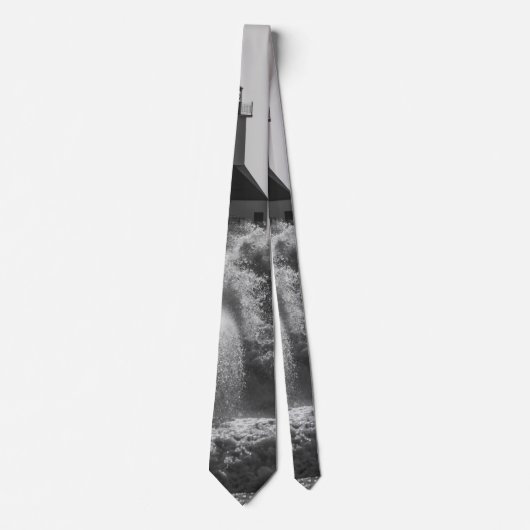 St Joseph Grayscale Tieでの激しい波 ネクタイ (正面)