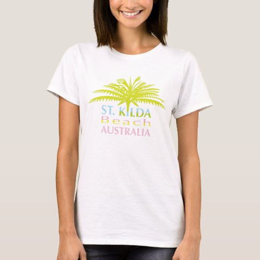 St.KildaのビーチのTシャツの女の子 Tシャツ (正面)