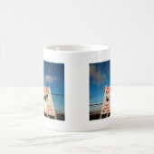 St. Maarten空港の近くの警告標識、 コーヒーマグカップ (中央)