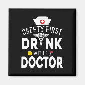 St Patで医師とワインを飲む際の安全性 マグネット (正面)