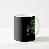 St Patrick Day Skeleton Drinking Wine Clover Shamr コーヒーマグカップ (正面右)