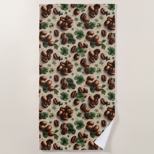 St. Patrick’s Day Coffee & Shamrock Pattern ビーチタオル (正面)