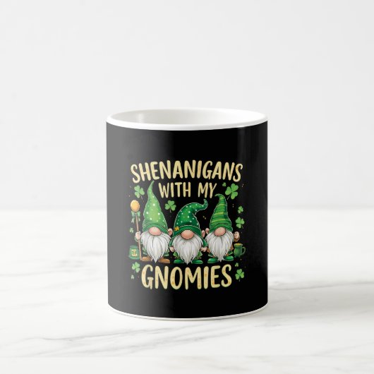 St Patrick’s Day Lucky Shamrock Gnome  コーヒーマグカップ (中央)