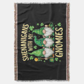 St Patrick’s Day Lucky Shamrock Gnome  スローブランケット (正面縦)