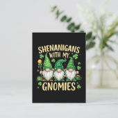 St Patrick’s Day Lucky Shamrock Gnome  ポストカード (スタンド正面)