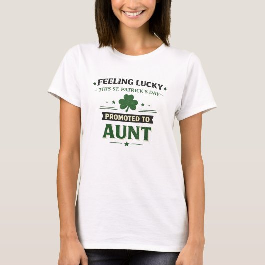 St. Patrick’s Day Pregnancy Announcement Tシャツ (正面)