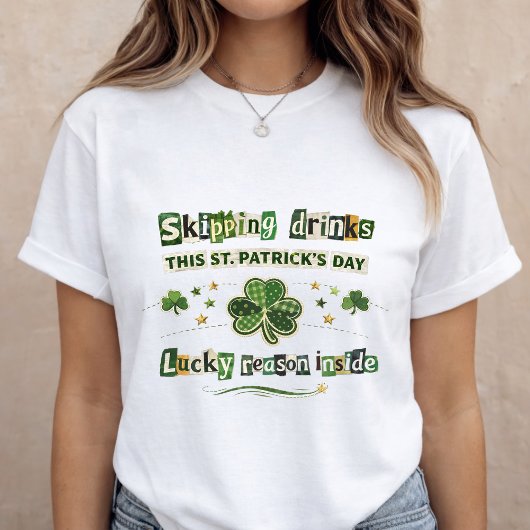 St. Patrick’s Day Pregnancy Announcement Tシャツ