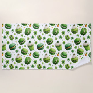 St. Patrick’s Day Watercolor Macaron & Shamrock  ビーチタオル