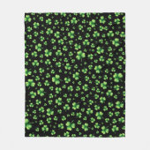 St. Patrick’s Day Watercolor Shamrock on black フリースブランケット (正面)