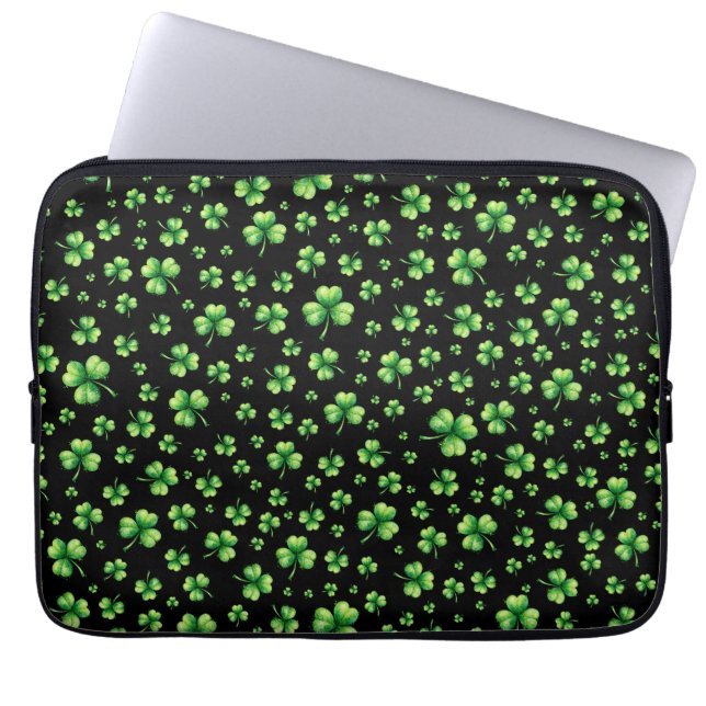 St. Patrick’s Day Watercolor Shamrock on black ラップトップスリーブ (正面)