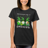 St Patrick Shenanigans With Gnomies Gnomes Men Wom Tシャツ (正面)