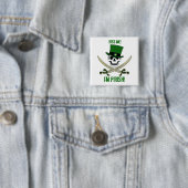 St patricksの海賊旗の海賊は"私に" Pinボタン接吻します 缶バッジ (インサイチュ)