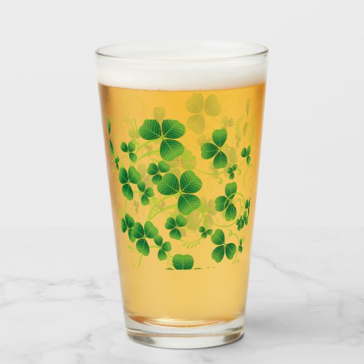 St. Patricks日のつる植物及びシャムロックのクローバー タンブラーグラス (ドリンク正面)