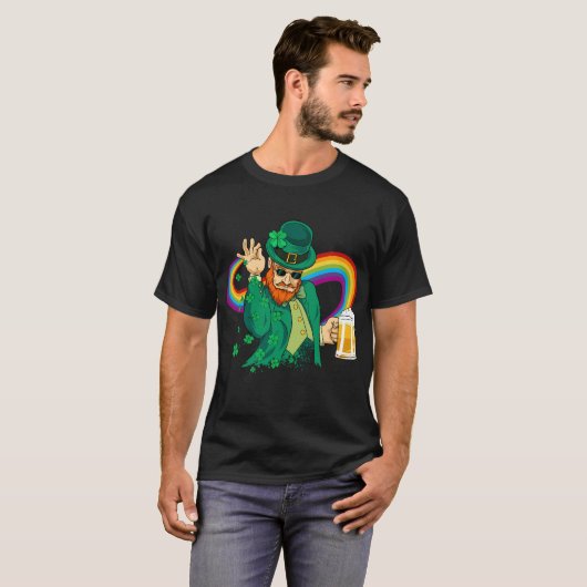 St. Patricks Baeビールを飲む塩の葉を投げる Tシャツ (正面フル)