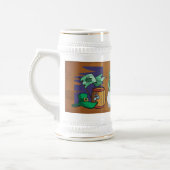 St patricks dayの帽子を飲むビールの男 ビールジョッキ (左)