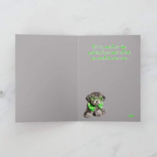 St patricks dayの幸運な犬 カード (内部)