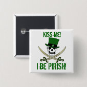 St patricks dayの海賊旗の海賊は"私に" Pin接吻します 缶バッジ (正面&裏面)