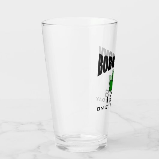 st patricks dayの誕生日の生まれる幸運なアイルランドのシャムロック タンブラーグラス (右)