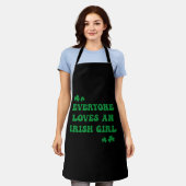 St patricks dayは皆アイルランド人女性を愛している エプロン (着用した状態)