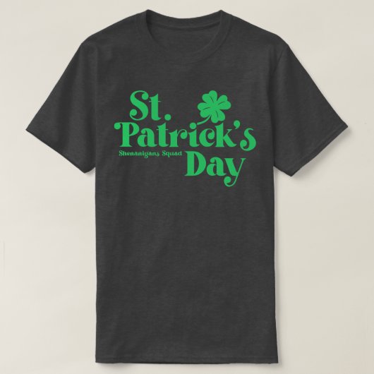St patricks dayシェナニガンズスクワッドグリーン文字 tシャツ (デザイン正面)