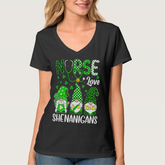 St patricks dayナースラブシェナニガンおもしろい格言 tシャツ (正面)