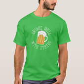 St patricks dayユーモア – 他の人と上手に飲む tシャツ (正面)