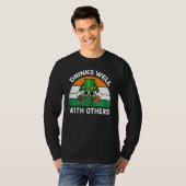 st patricks day飲おもしろいみ飲み上手の女性 tシャツ (正面フル)