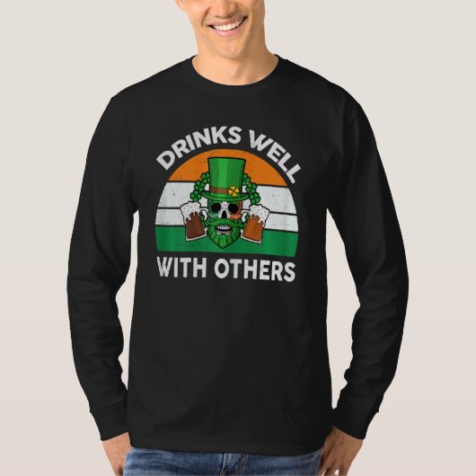 st patricks day飲おもしろいみ飲み上手の女性 tシャツ (正面)