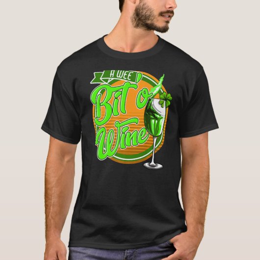 St Patrick's Day A Wee Bit O' Wine Funny Mom Women Tシャツ (正面)
