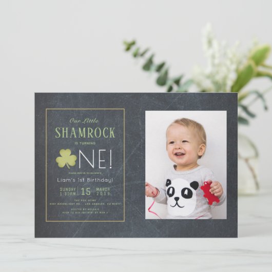 St. Patrick's Day Chalkboard写真1st誕生日 招待状 (スタンド正面)