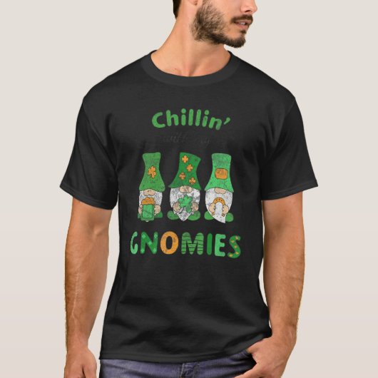 St Patricks Day Chillin With My Gnomies Tシャツ (正面)