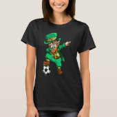St Patricks Day Dabbing Leprechaun Soccer Boys Kid Tシャツ (正面)