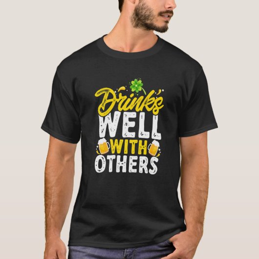 St Patricks Day - Drinks Well With Others Premium Tシャツ (正面)