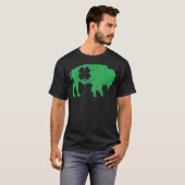 St Patrick's Day Green Shamrock Buffalo Bison Iris Tシャツ (正面フル)