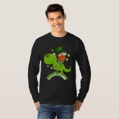 St Patricks Day Leprechaun Riding A Dinosaur Shamr Tシャツ (正面フル)