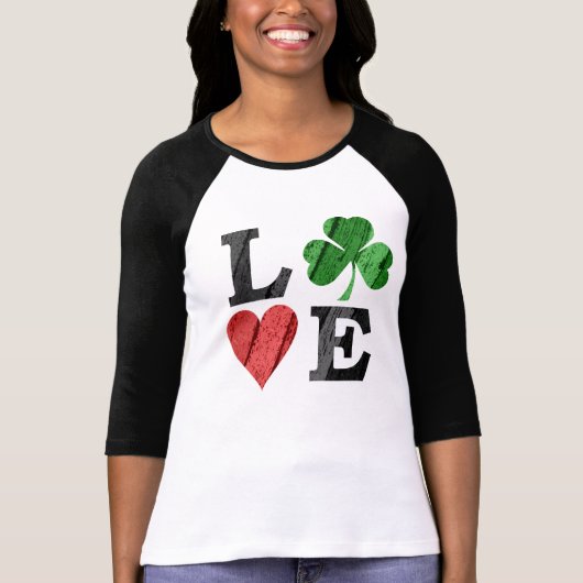 St. Patrick's Day LOVE withハートとシャムロック Tシャツ (正面)
