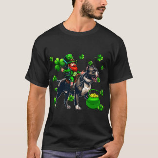 St Patrick's Day Man Riding Pit Bull Shamrocks Tシャツ