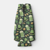 St Patricks Day Pattern Sláinte Funny Green Name ボトルクーラー (裏面)