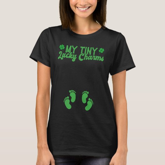 St Patrick's Day Pregnancy Announcement Lucky Char Tシャツ (正面)