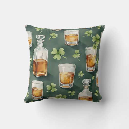 St. Patrick's Day Whiskey and Shamrocks Pattern クッション (裏面)
