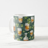 St. Patrick's Day Whiskey and Shamrocks Pattern コーヒーマグカップ (正面左)