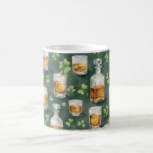 St. Patrick's Day Whiskey and Shamrocks Pattern コーヒーマグカップ (中央)