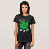 St Patricks Drinks Well With Others Drunk Beer  Ir Tシャツ (正面フル)