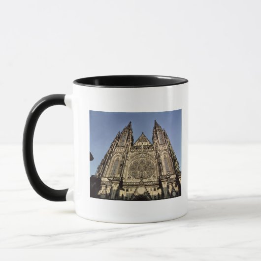 St. Vitusのカテドラルの正面 マグカップ (左)