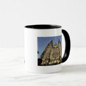 St. Vitusのカテドラルの正面 マグカップ (正面右)