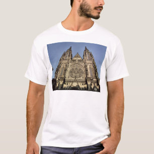 St. Vitusのカテドラルの正面 Tシャツ