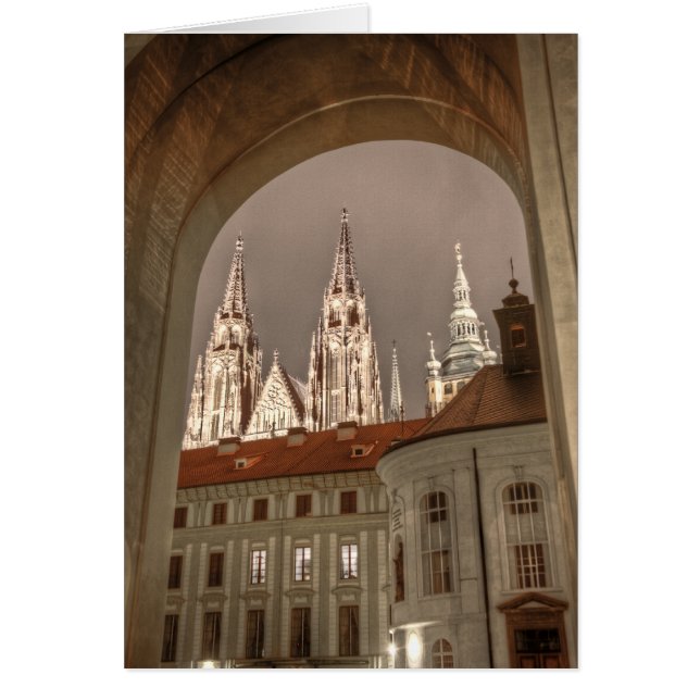 St.Vitusは夜プラハ城そびえています (正面)