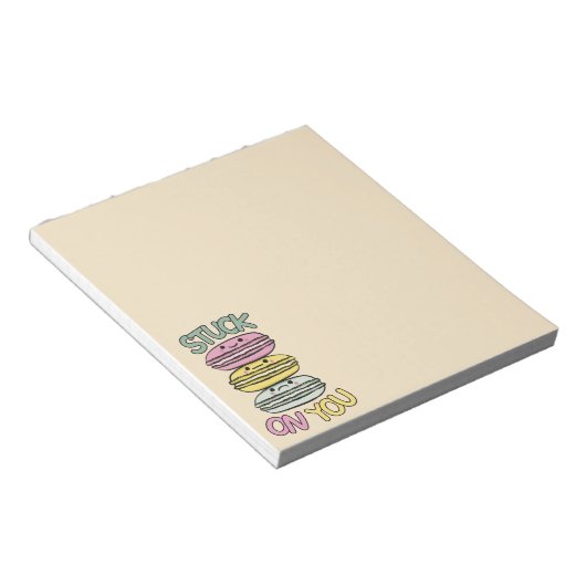 Stack of Cute Kawaii Macarons ノートパッド (アングル)